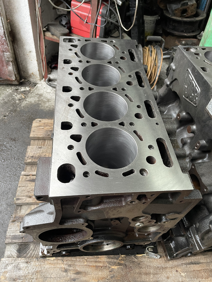 JCB 444 Dieselmax 97kW 4.4L - blok silnika po pełnej regeneracji 320/A1612 - 汽缸体 适用于 农业机械:图1 JCB 444 Dieselmax 97kW 4.4L - blok silnika po pełnej regeneracji 320/A1612 - 汽缸体 适用于 农业机械:图1