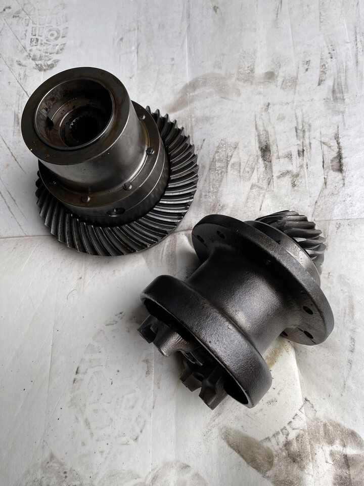 JOHN DEERE- mechanizm róźnicowy/koło talerzowe John Deere 7800 - 差速器 适用于 农业机械:图1 JOHN DEERE- mechanizm róźnicowy/koło talerzowe John Deere 7800 - 差速器 适用于 农业机械:图1