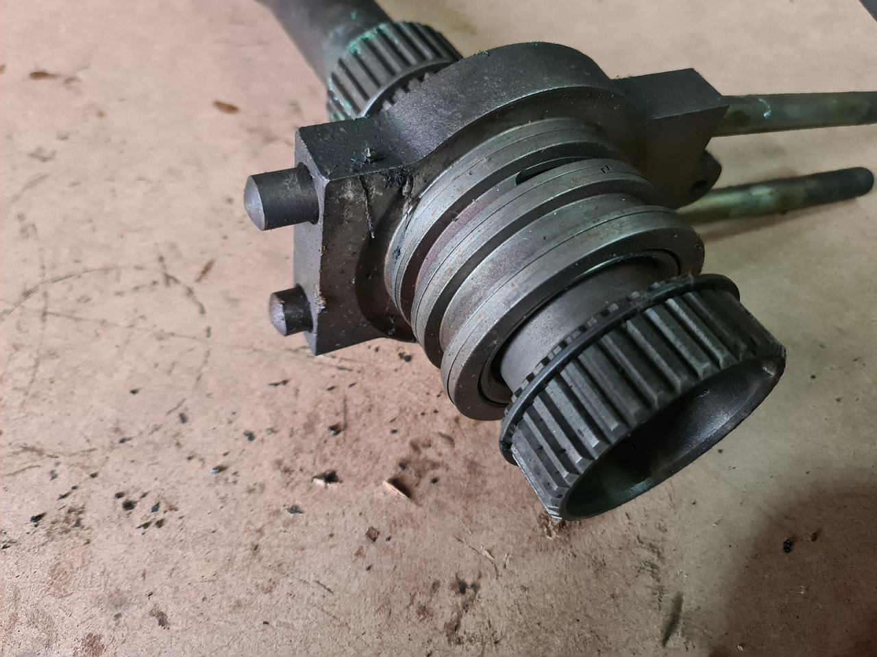 John Deere 4650, 4850 WAŁ NAPĘDOWY R89463 RE35974 R70800 AR94272 - 传动轴 适用于 农业机械:图4 John Deere 4650, 4850 WAŁ NAPĘDOWY R89463 RE35974 R70800 AR94272 - 传动轴 适用于 农业机械:图4