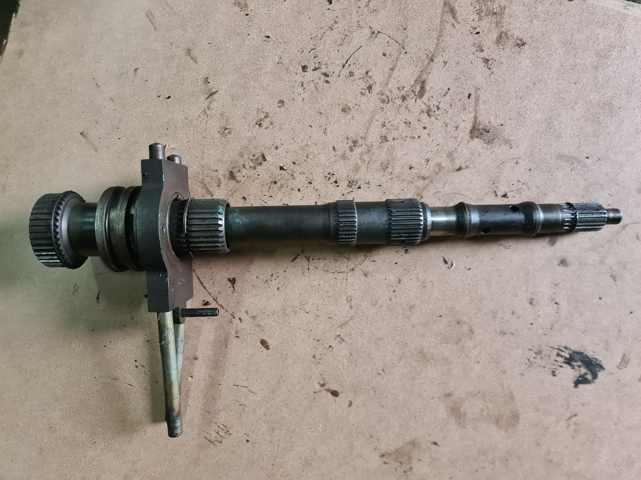 John Deere 4650, 4850 WAŁ NAPĘDOWY R89463 RE35974 R70800 AR94272 - 传动轴 适用于 农业机械:图1 John Deere 4650, 4850 WAŁ NAPĘDOWY R89463 RE35974 R70800 AR94272 - 传动轴 适用于 农业机械:图1