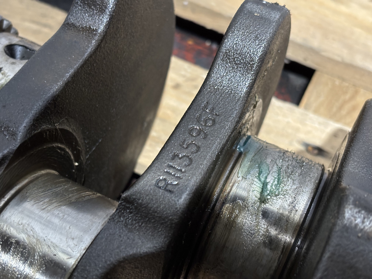 John Deere 5000 6000 Wał Korbowy R113596 R120631 RE504638 RE50618 - 曲轴 适用于 农业机械:图1 John Deere 5000 6000 Wał Korbowy R113596 R120631 RE504638 RE50618 - 曲轴 适用于 农业机械:图1