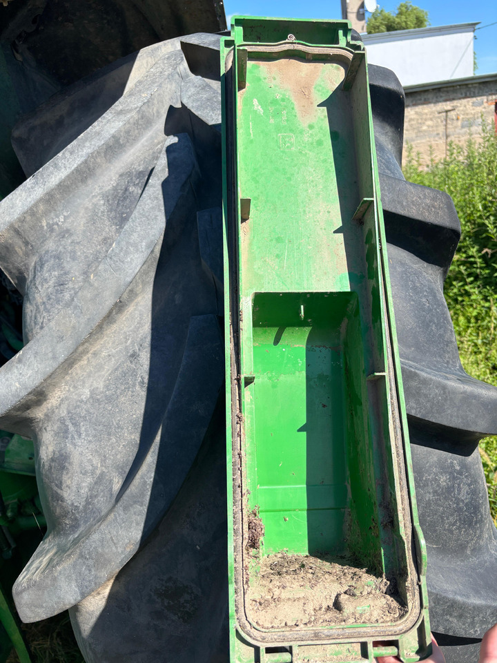 John Deere 6010 6200 6400 6510 Pokrywa obudowy filtra powietrza kabinowego AL153003 - 驾驶室空气过滤器 适用于 农业机械:图2 John Deere 6010 6200 6400 6510 Pokrywa obudowy filtra powietrza kabinowego AL153003 - 驾驶室空气过滤器 适用于 农业机械:图2