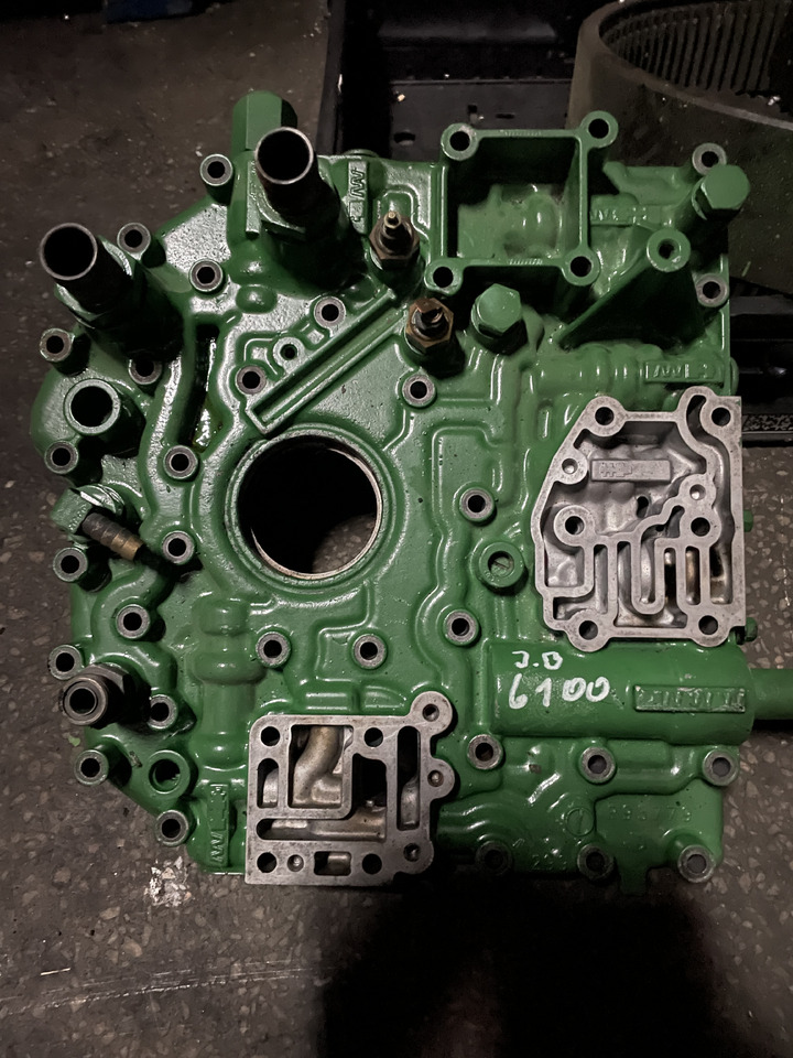 John Deere 6100 6200 6300 6400 6500 - pokrywa skrzyni biegów R95779 - 变速箱及其零件 适用于 农业机械:图1 John Deere 6100 6200 6300 6400 6500 - pokrywa skrzyni biegów R95779 - 变速箱及其零件 适用于 农业机械:图1