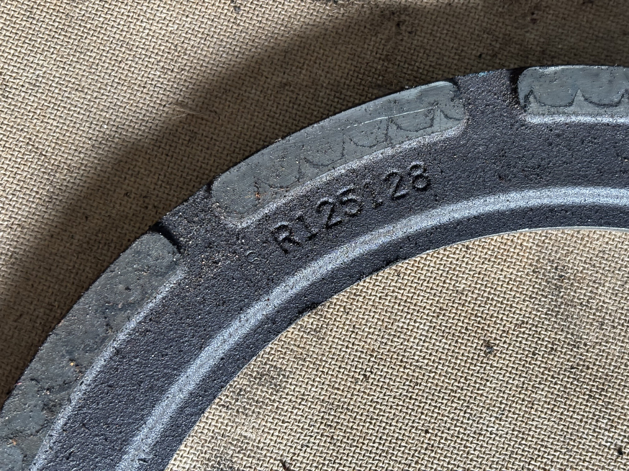 John Deere 6140 6150 6920 7405 7500 Docisk Hamulca Płytka R125128 - 制动零件 适用于 农业机械:图2 John Deere 6140 6150 6920 7405 7500 Docisk Hamulca Płytka R125128 - 制动零件 适用于 农业机械:图2