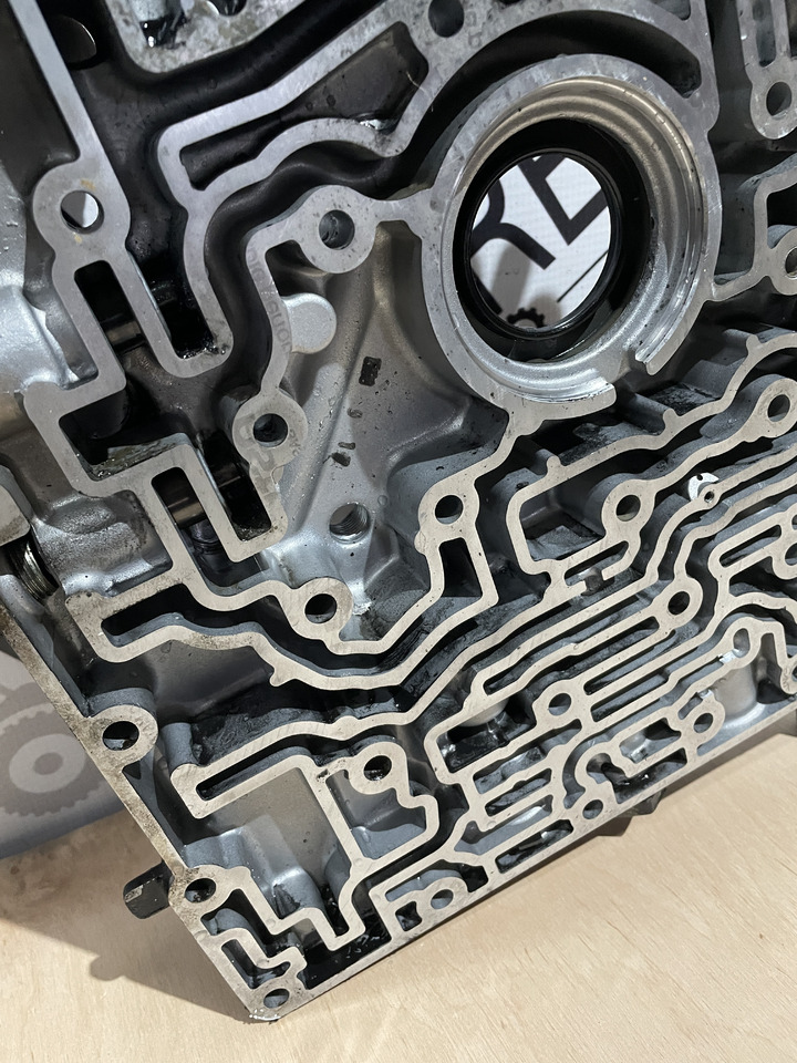 John Deere 6300 6100 6200 6400 - płyta obudowa skrzyni biegów R129797 - 变速箱及其零件 适用于 农业机械:图2 John Deere 6300 6100 6200 6400 - płyta obudowa skrzyni biegów R129797 - 变速箱及其零件 适用于 农业机械:图2