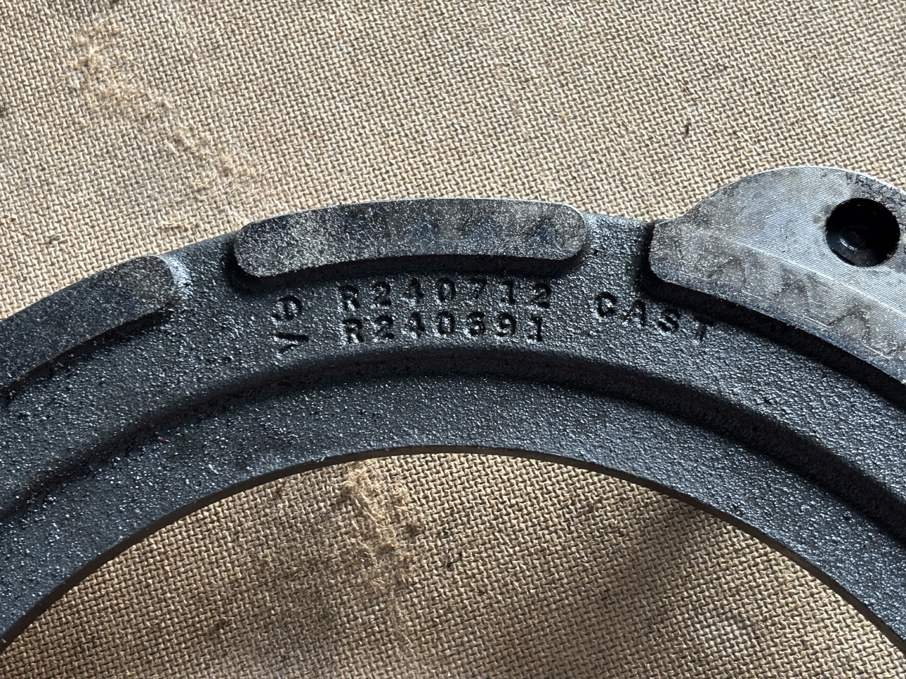John Deere 6830 6930 7330 7425 Docisk Hamulca Płytka R240691 - 制动盘 适用于 农业机械:图2 John Deere 6830 6930 7330 7425 Docisk Hamulca Płytka R240691 - 制动盘 适用于 农业机械:图2