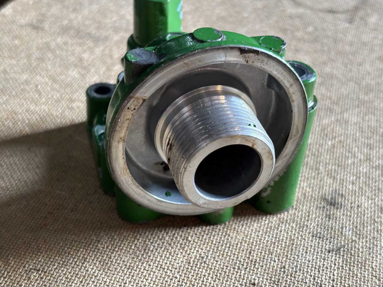 John Deere 6910 Korpus filtra oleju z Przełącznikiem ciśnienia R95850 RE212878 - 滤油器 适用于 拖拉机:图4 John Deere 6910 Korpus filtra oleju z Przełącznikiem ciśnienia R95850 RE212878 - 滤油器 适用于 拖拉机:图4