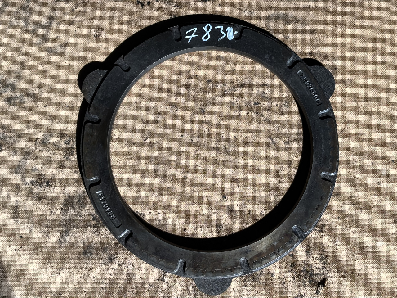 John Deere 7200 7230 7630 7830 7930 7M 230 Docisk Hamulca Płytka R226506 R240743 - 制动盘 适用于 农业机械:图1 John Deere 7200 7230 7630 7830 7930 7M 230 Docisk Hamulca Płytka R226506 R240743 - 制动盘 适用于 农业机械:图1