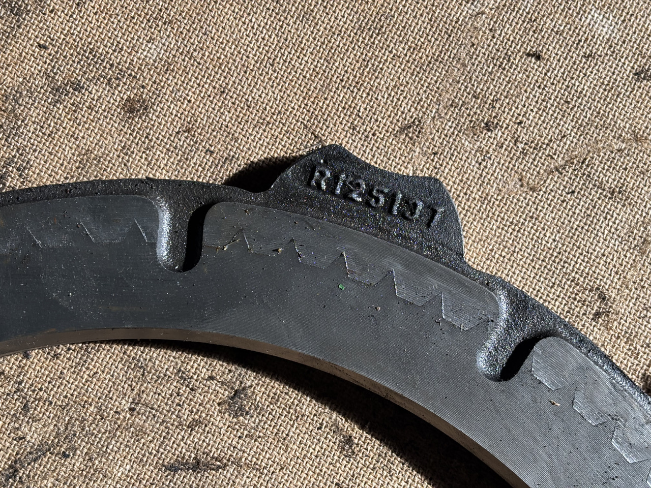 John Deere 7600 7610 7810 7720 7810 Docisk Hamulca Płytka R125137 - 制动零件 适用于 农业机械:图2 John Deere 7600 7610 7810 7720 7810 Docisk Hamulca Płytka R125137 - 制动零件 适用于 农业机械:图2