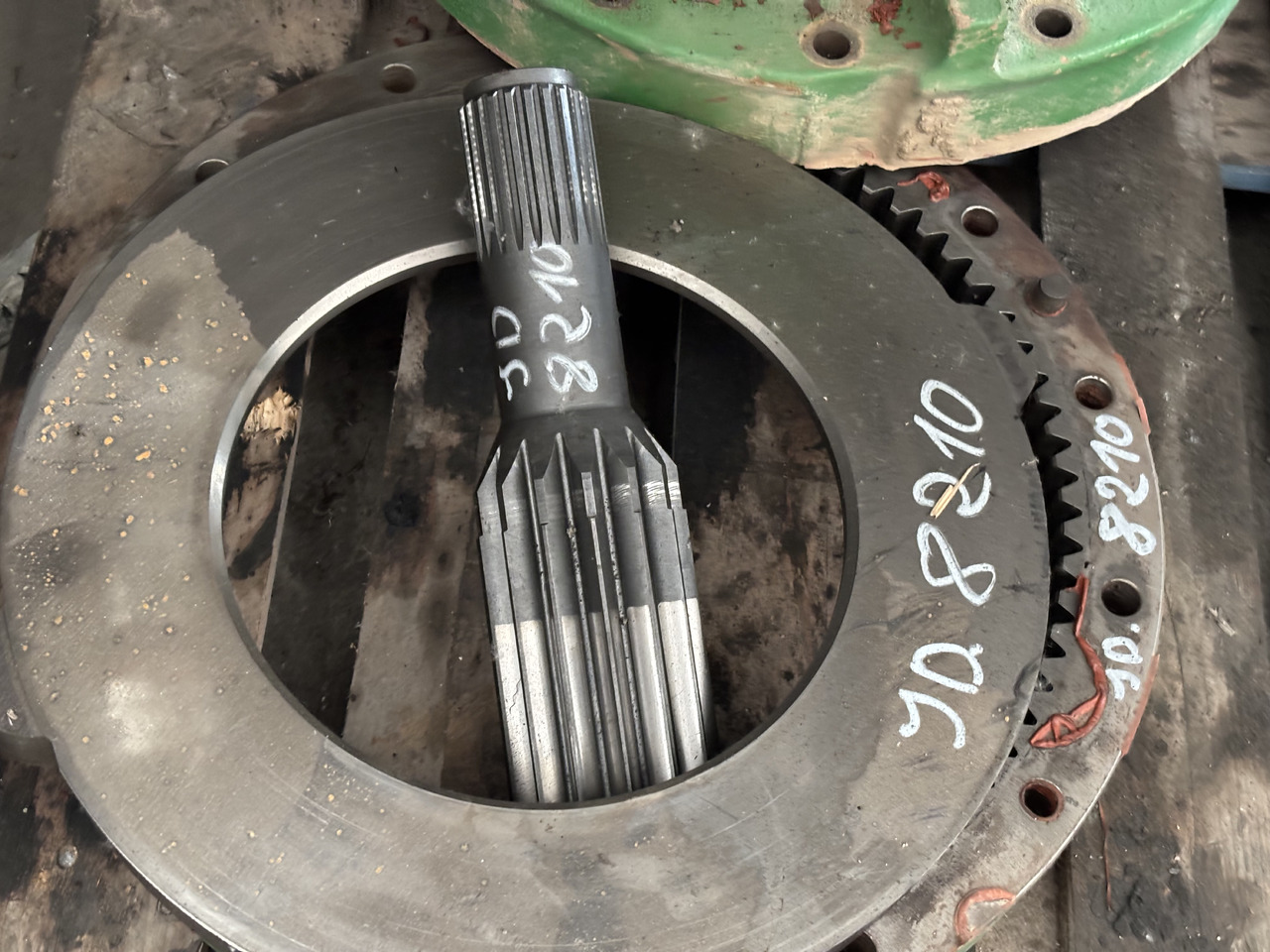 John Deere 8330 8370 Zwolnica Tylna Obudowa Wał R156486 R174225 R156486 R314670 R296985 R560119 - 主减速器 适用于 农业机械:图2 John Deere 8330 8370 Zwolnica Tylna Obudowa Wał R156486 R174225 R156486 R314670 R296985 R560119 - 主减速器 适用于 农业机械:图2