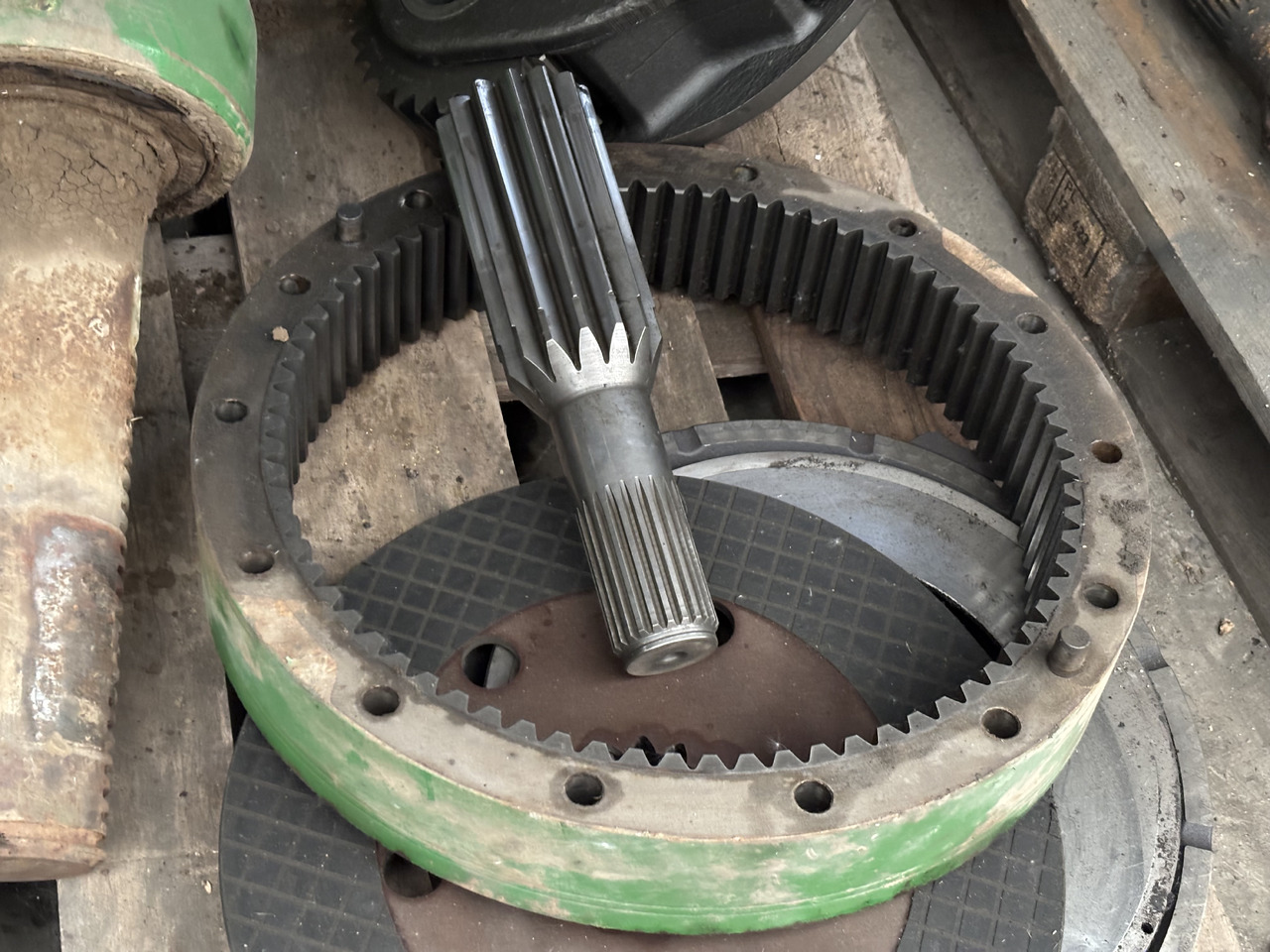 John Deere 8330 8370 Zwolnica Tylna Obudowa Wał R156486 R174225 R156486 R314670 R296985 R560119 - 主减速器 适用于 农业机械:图1 John Deere 8330 8370 Zwolnica Tylna Obudowa Wał R156486 R174225 R156486 R314670 R296985 R560119 - 主减速器 适用于 农业机械:图1