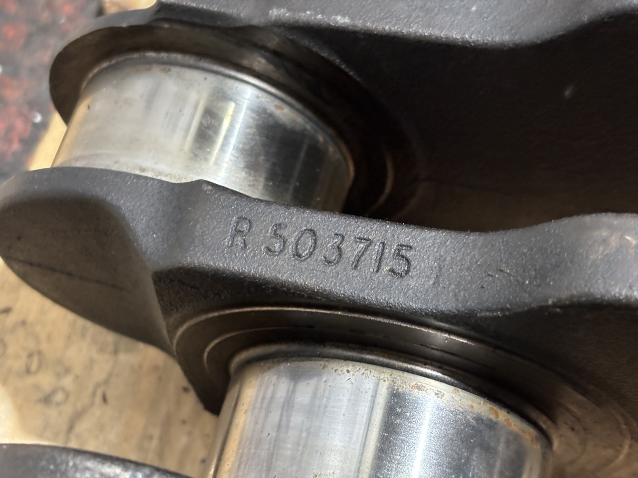 John Deere R503715 RE506195 HRE-506195 NRE506195 TR503715 Wał Korbowy - 曲轴 适用于 农业机械:图1 John Deere R503715 RE506195 HRE-506195 NRE506195 TR503715 Wał Korbowy - 曲轴 适用于 农业机械:图1