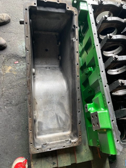 John Deere R519538 / R519542 miska olejowa - 9220 / 9300 / 9400 / 9430 / 9520 / 9630 / 7500 - 油底壳 适用于 农业机械:图1 John Deere R519538 / R519542 miska olejowa - 9220 / 9300 / 9400 / 9430 / 9520 / 9630 / 7500 - 油底壳 适用于 农业机械:图1