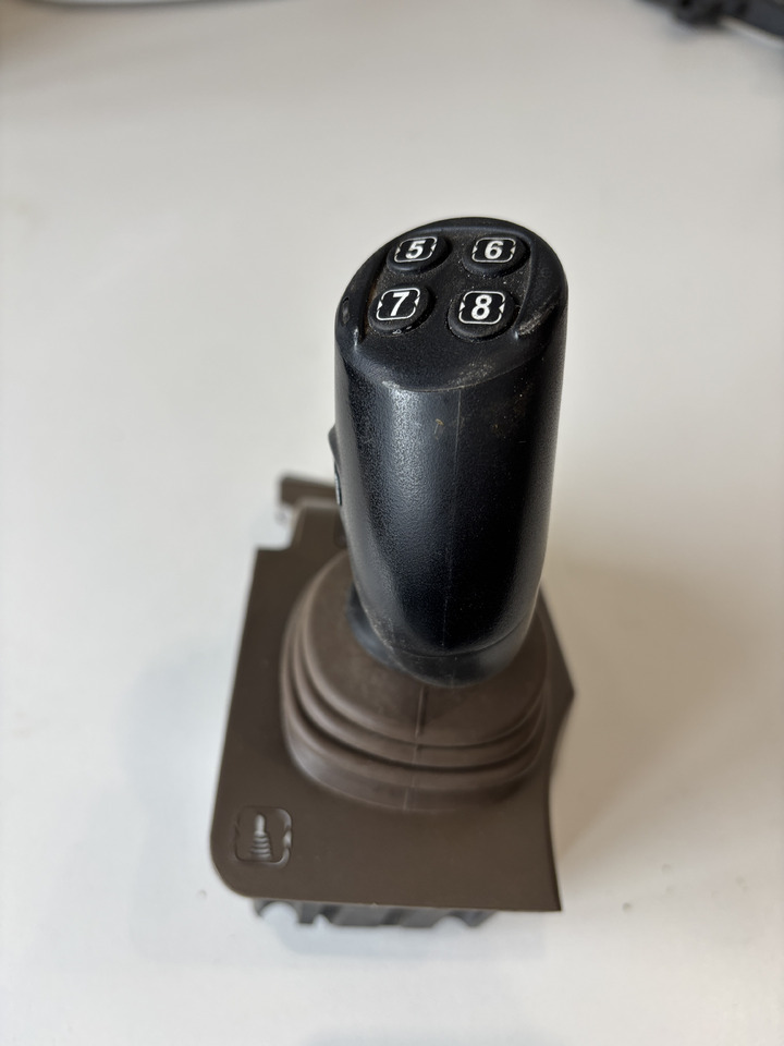 John Deere seria 6000 7000 8000 R - joystick 5-funkcyjny CommandARM RE573554 - 变速杆 适用于 农业机械:图2 John Deere seria 6000 7000 8000 R - joystick 5-funkcyjny CommandARM RE573554 - 变速杆 适用于 农业机械:图2