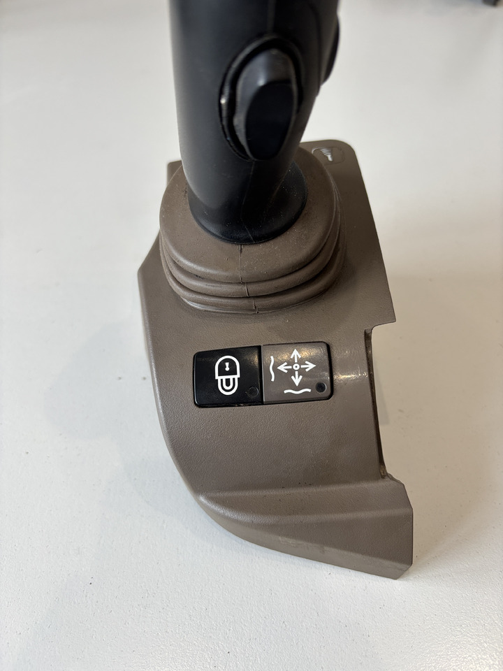 John Deere seria 6000 7000 8000 R - joystick 5-funkcyjny CommandARM RE573554 - 变速杆 适用于 农业机械:图3 John Deere seria 6000 7000 8000 R - joystick 5-funkcyjny CommandARM RE573554 - 变速杆 适用于 农业机械:图3