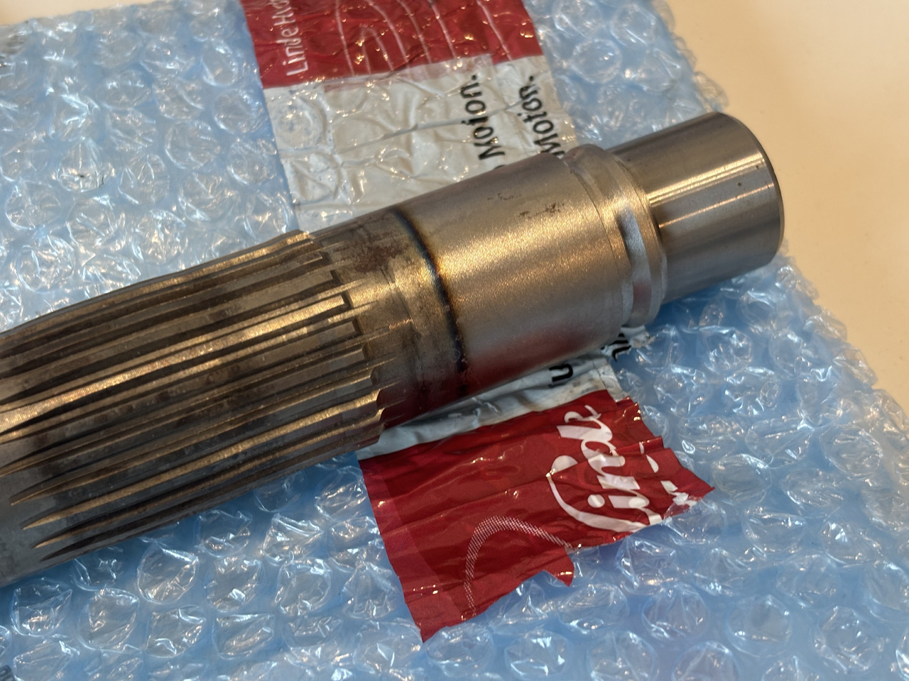 Linde HMV105 HMF105 Wał napędowy SKS 2943230105 2343230110 Oryginał - 传动轴 适用于 材料装卸设备:图2 Linde HMV105 HMF105 Wał napędowy SKS 2943230105 2343230110 Oryginał - 传动轴 适用于 材料装卸设备:图2