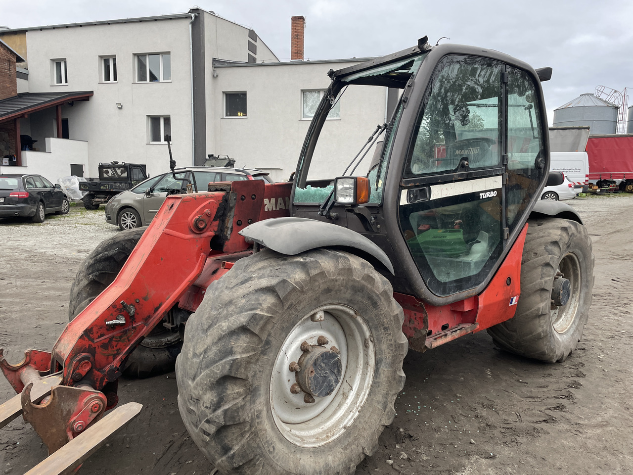 Manitou MLT 634 - błotnik błotniki stelaże - 车身和外部 适用于 材料装卸设备:图1 Manitou MLT 634 - błotnik błotniki stelaże - 车身和外部 适用于 材料装卸设备:图1