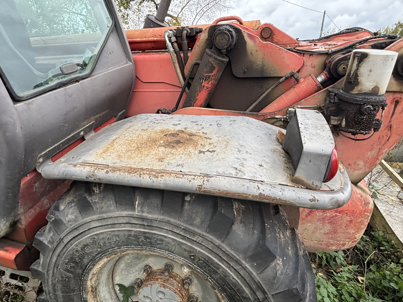 Manitou MT 1740 SLT - Ładowarka Teleskopowa - Nadkole Błotnik Owiewka Osłona - 车身和外部 适用于 建筑机械:图1 Manitou MT 1740 SLT - Ładowarka Teleskopowa - Nadkole Błotnik Owiewka Osłona - 车身和外部 适用于 建筑机械:图1