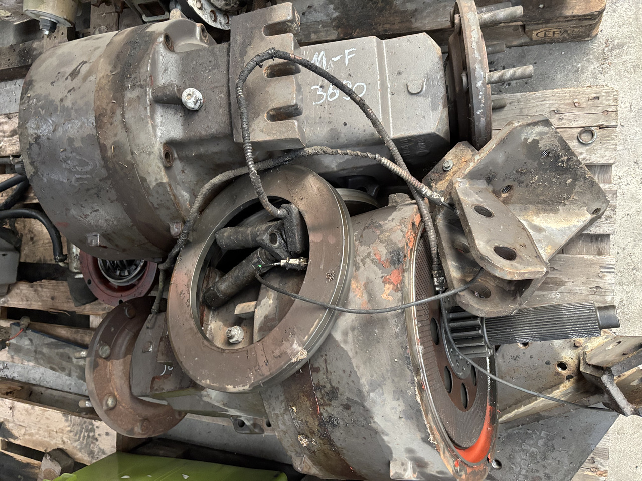 Massey Ferguson 3690 Obudowa Hamulca Tylnego Lewa 3616545M2 - 制动配件 适用于 农业机械:图1 Massey Ferguson 3690 Obudowa Hamulca Tylnego Lewa 3616545M2 - 制动配件 适用于 农业机械:图1