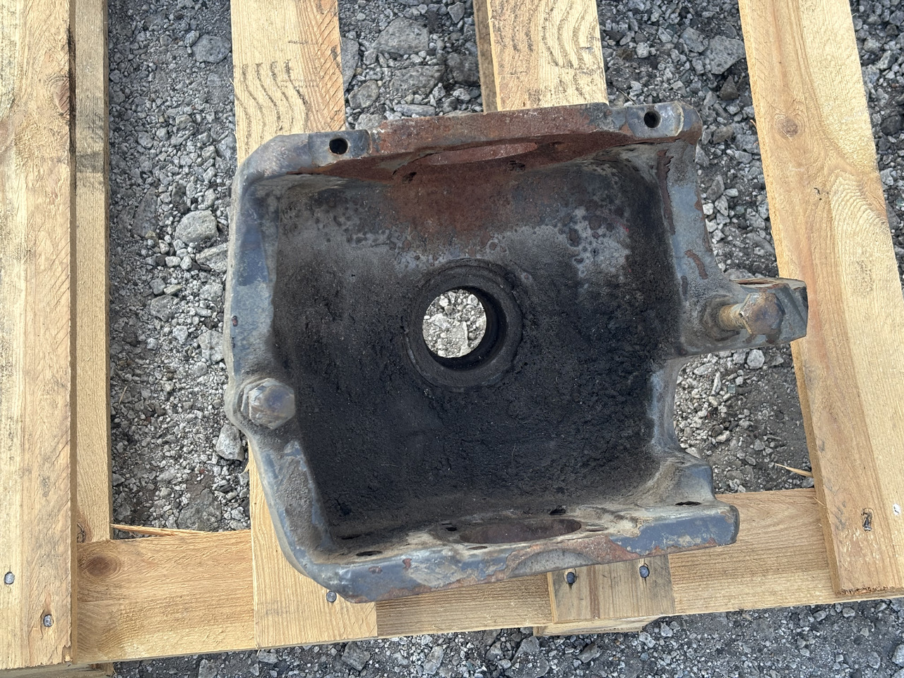 Massey Ferguson 5613 D6 Zwrotnica - 转向节 适用于 农业机械:图1 Massey Ferguson 5613 D6 Zwrotnica - 转向节 适用于 农业机械:图1