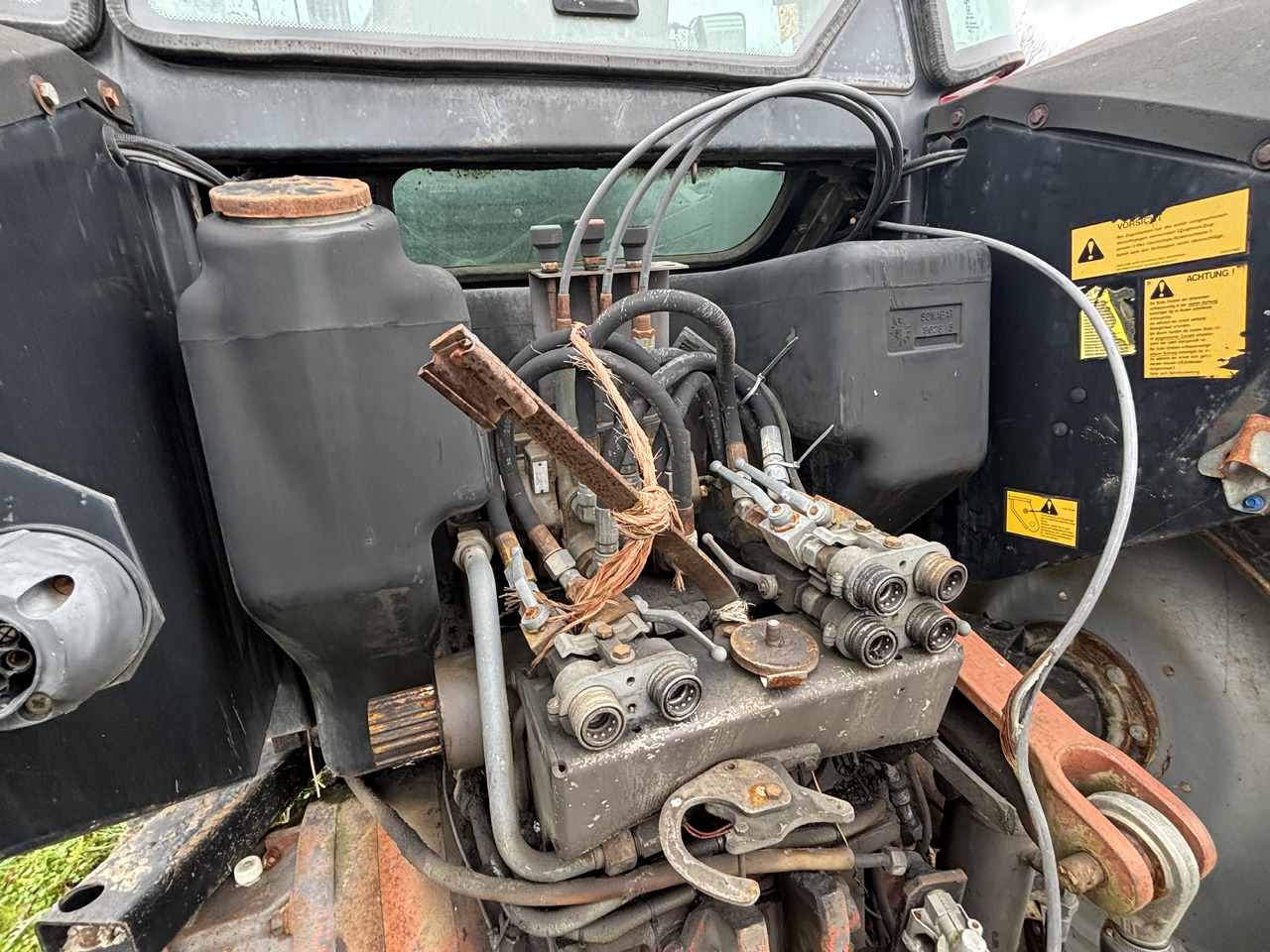 Massey Ferguson 8160 Rozdzielacz Hydrauliczny 3 CZĘŚCI 3713021M93 - 液压阀 适用于 农业机械:图1 Massey Ferguson 8160 Rozdzielacz Hydrauliczny 3 CZĘŚCI 3713021M93 - 液压阀 适用于 农业机械:图1