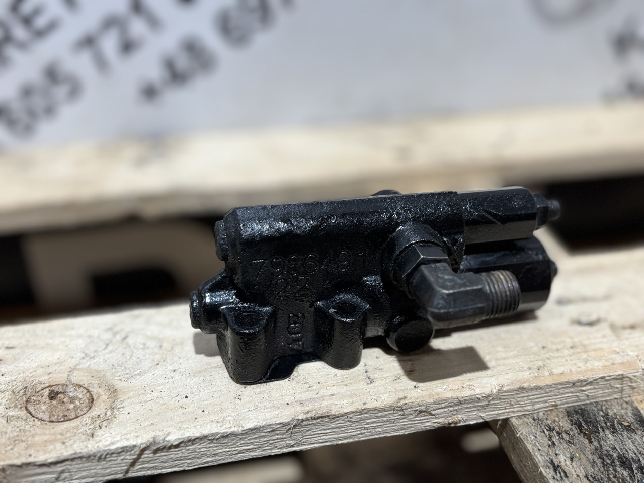 Rexroth 7986491 Zawór pompy sterującej przepływem CAT E330D E345D Forwarder 554 - 液压阀 适用于 建筑机械:图1 Rexroth 7986491 Zawór pompy sterującej przepływem CAT E330D E345D Forwarder 554 - 液压阀 适用于 建筑机械:图1