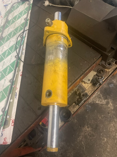 Siłownik skrętu carraro Claas Scorpion , Claas Targo - 液压缸 适用于 伸缩臂叉装车:图1 Siłownik skrętu carraro Claas Scorpion , Claas Targo - 液压缸 适用于 伸缩臂叉装车:图1