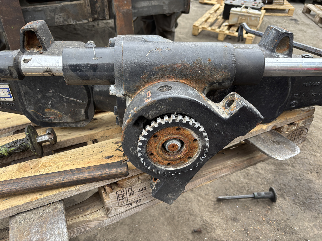 Valtra N92 - most przedni - zwolnica zwrotnica siłownik dyferencjał atak - 转向节 适用于 农业机械:图2 Valtra N92 - most przedni - zwolnica zwrotnica siłownik dyferencjał atak - 转向节 适用于 农业机械:图2