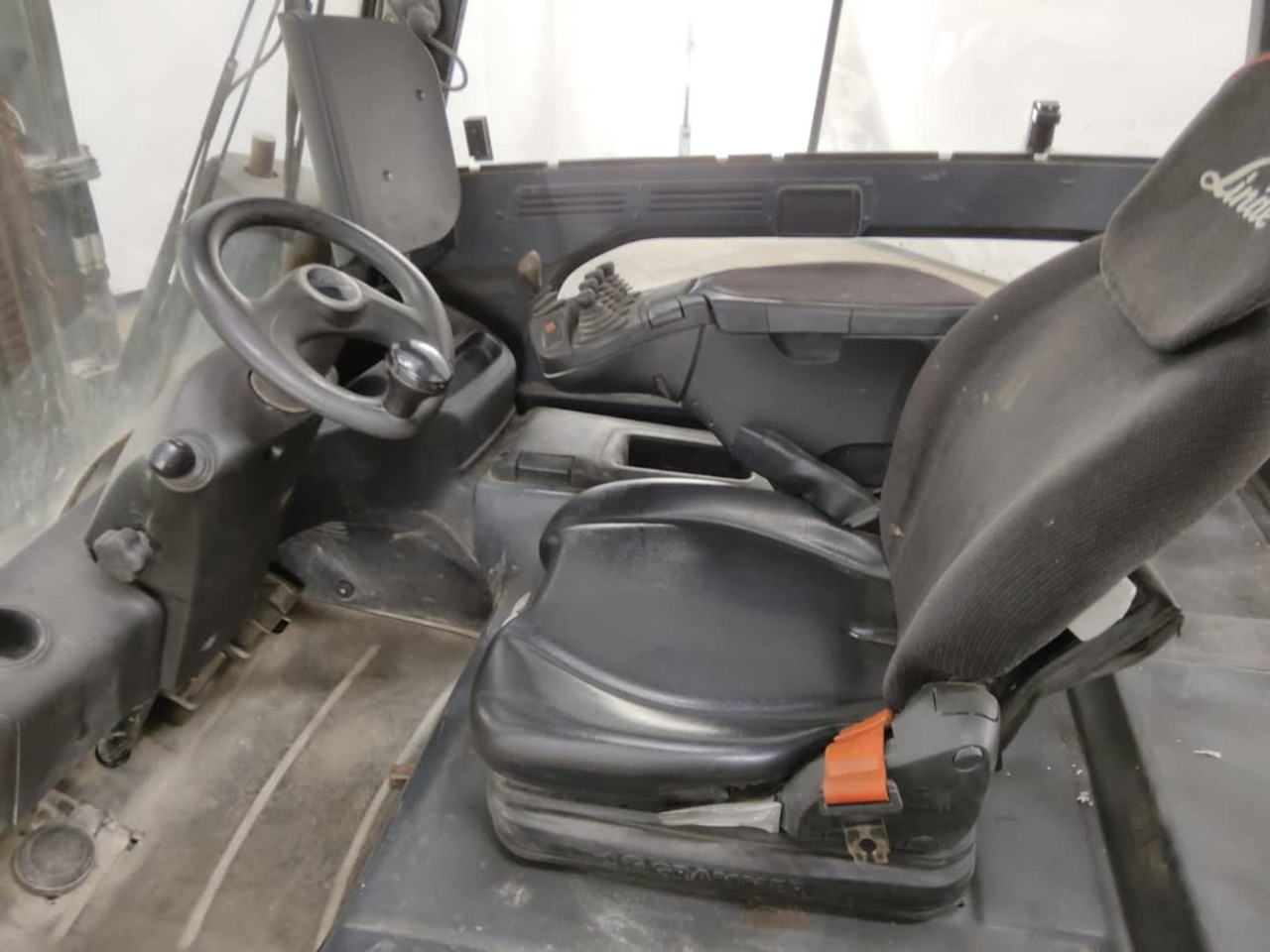 Linde E25L-01 - 电动叉车:图4 Linde E25L-01 - 电动叉车:图4