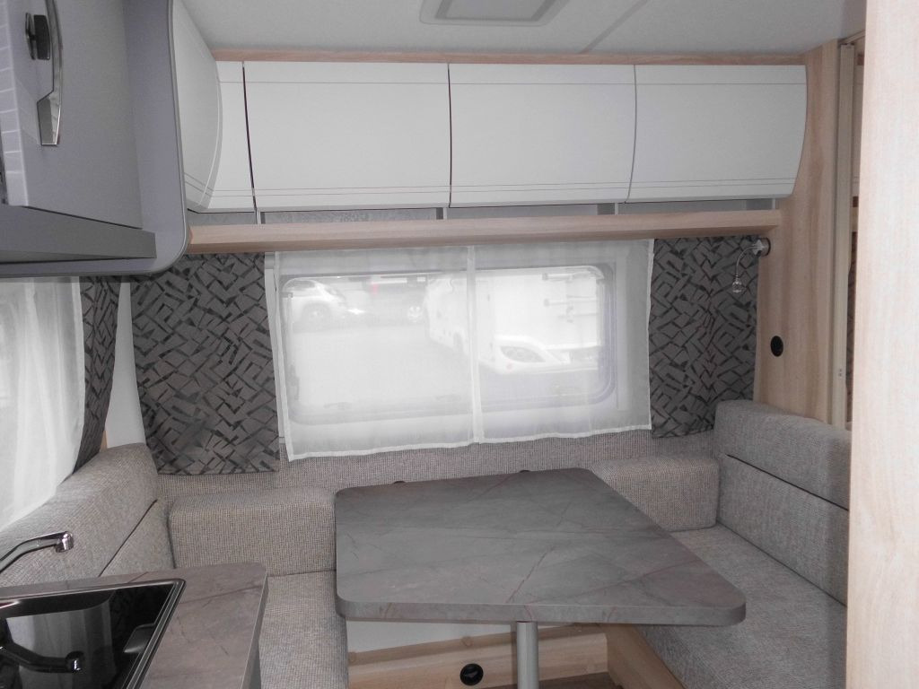 Hobby De Luxe 400 SFe 1500kg., Fahrradträger - 旅行拖车:图5 Hobby De Luxe 400 SFe 1500kg., Fahrradträger - 旅行拖车:图5