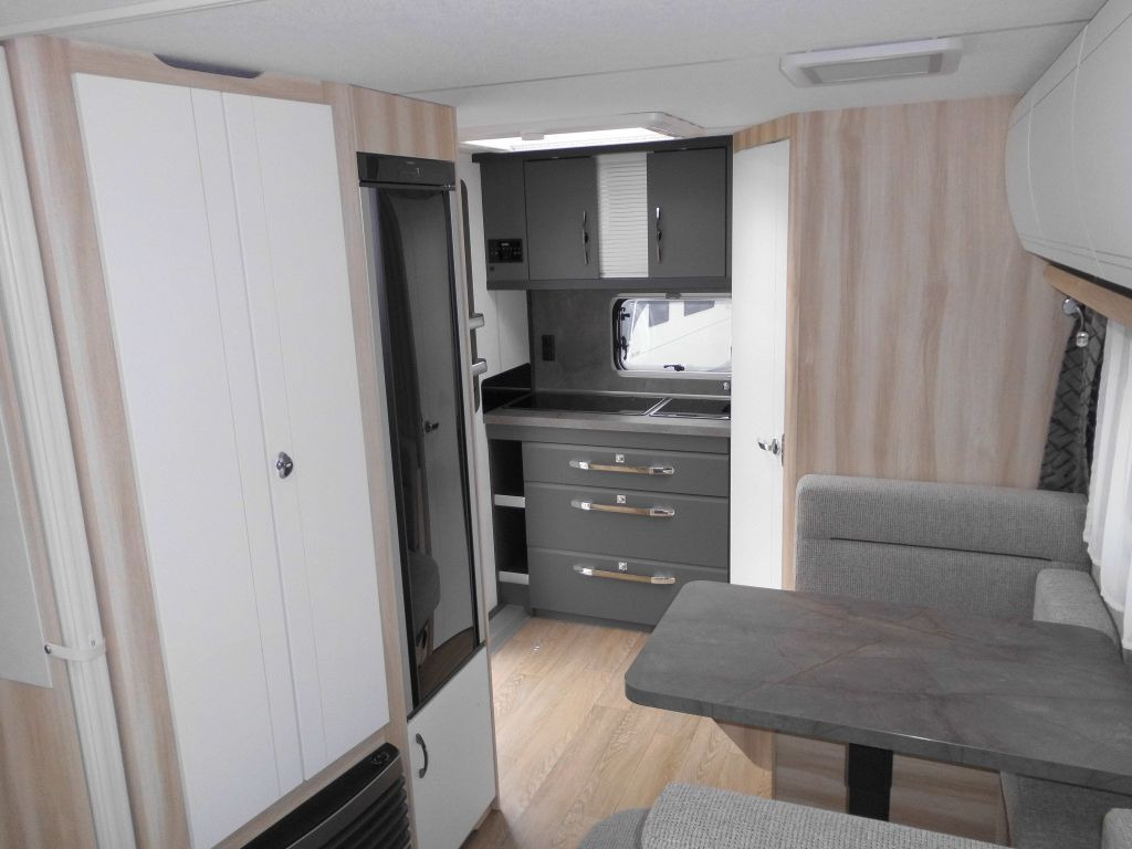 旅行拖车 Hobby De Luxe 460 SFf 1500kg. Ambiente, FBH：图7