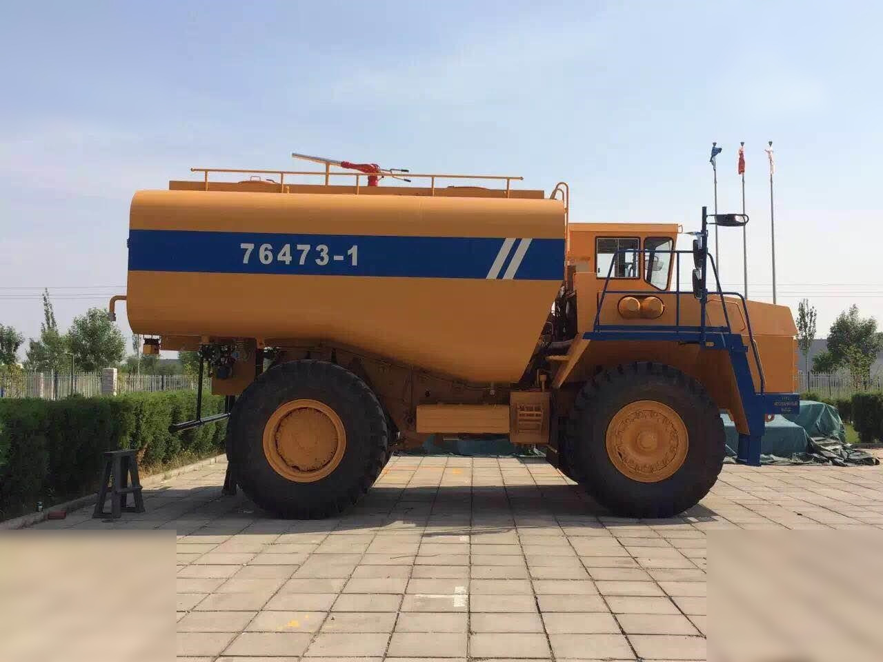 2000 BELAZ 75473 - 未铰接自卸车/ 运石车:图1 2000 BELAZ 75473 - 未铰接自卸车/ 运石车:图1