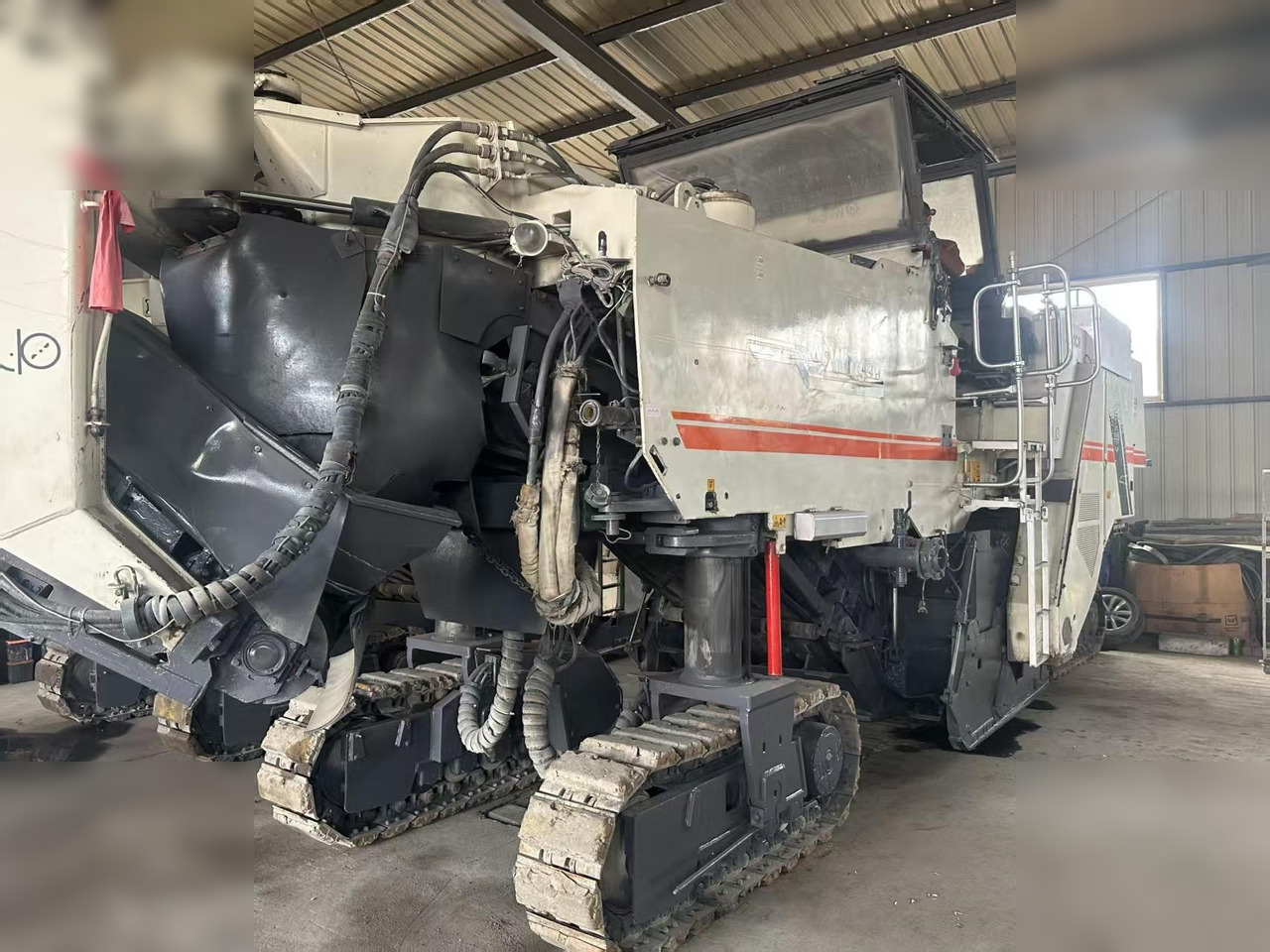2004 WIRTGEN W2200 CR - 冷铣刨机:图2 2004 WIRTGEN W2200 CR - 冷铣刨机:图2