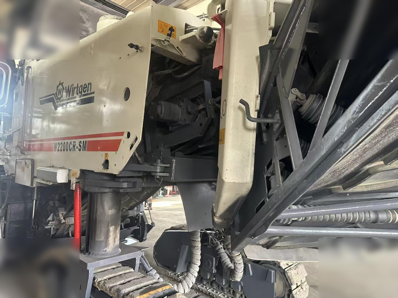 2004 WIRTGEN W2200 CR - 冷铣刨机:图5 2004 WIRTGEN W2200 CR - 冷铣刨机:图5