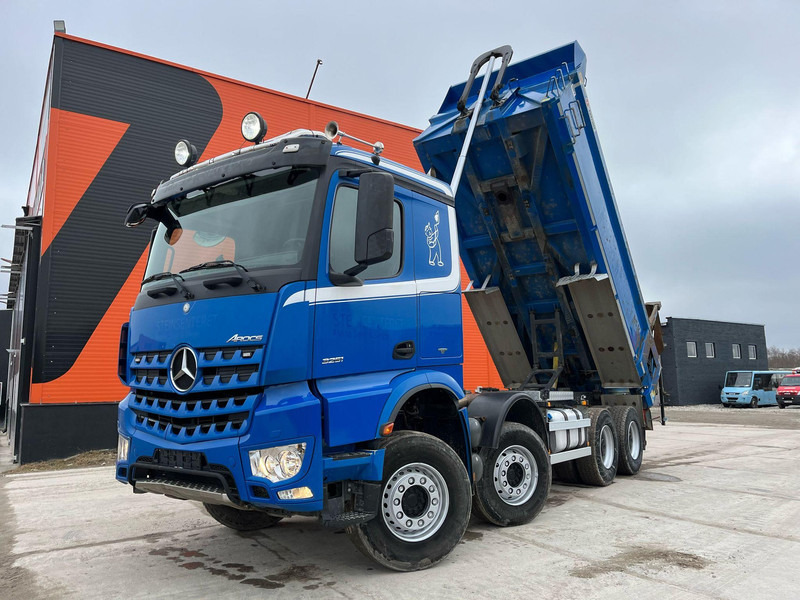 Mercedes-Benz Arocs 3251 8x4 RETARDER / FULL STEEL / BOX L=5605 mm - 翻斗车:图2 Mercedes-Benz Arocs 3251 8x4 RETARDER / FULL STEEL / BOX L=5605 mm - 翻斗车:图2