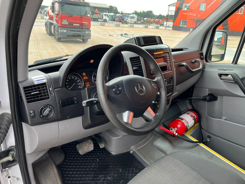 小型巴士, 小型客车 Mercedes-Benz Sprinter 516 CDI 22 + 1 SEATS：图10