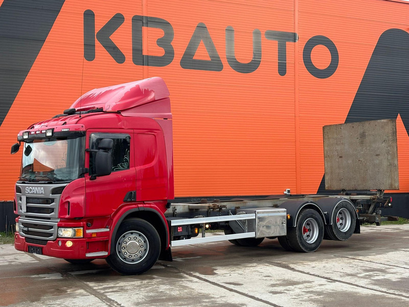 Scania P 440 6x2 RETARDER / CHASSIS L=7741 mm - 集装箱运输车/ 可拆卸车身的卡车:图1 Scania P 440 6x2 RETARDER / CHASSIS L=7741 mm - 集装箱运输车/ 可拆卸车身的卡车:图1