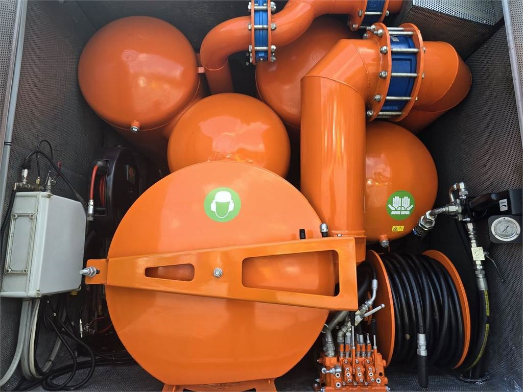 真空车 Scania KAISER EUR-MARK PL 8 Vacuum suction-blowing loader：图12