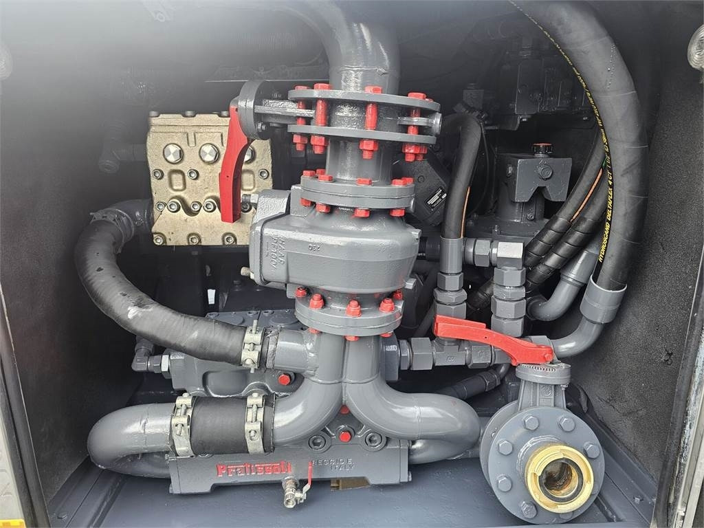 真空车 Volvo WUKO ADR ROLBA FOR CLEANING CHANNELS COMBI：图20