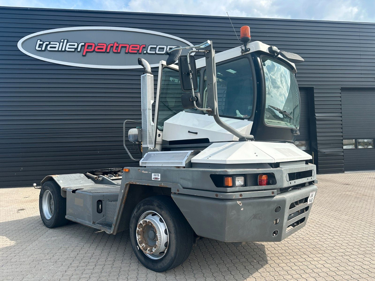 Terberg TT222 - 码头牵引车:图1 Terberg TT222 - 码头牵引车:图1