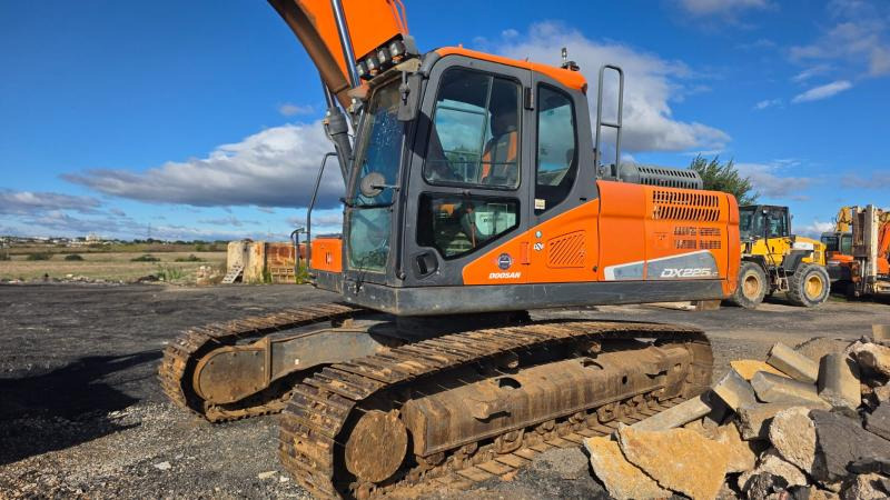 Doosan DX 225 LC - 履带式挖掘机:图1 Doosan DX 225 LC - 履带式挖掘机:图1