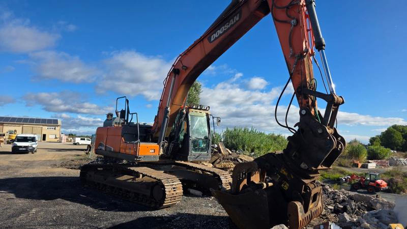 Doosan DX 225 LC - 履带式挖掘机:图2 Doosan DX 225 LC - 履带式挖掘机:图2