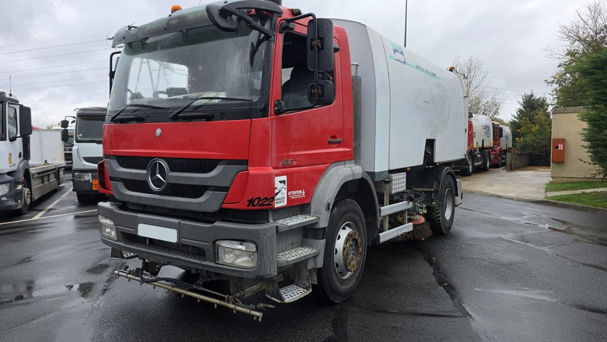 Mercedes Axor 1829 KO - 道路清扫机:图1 Mercedes Axor 1829 KO - 道路清扫机:图1