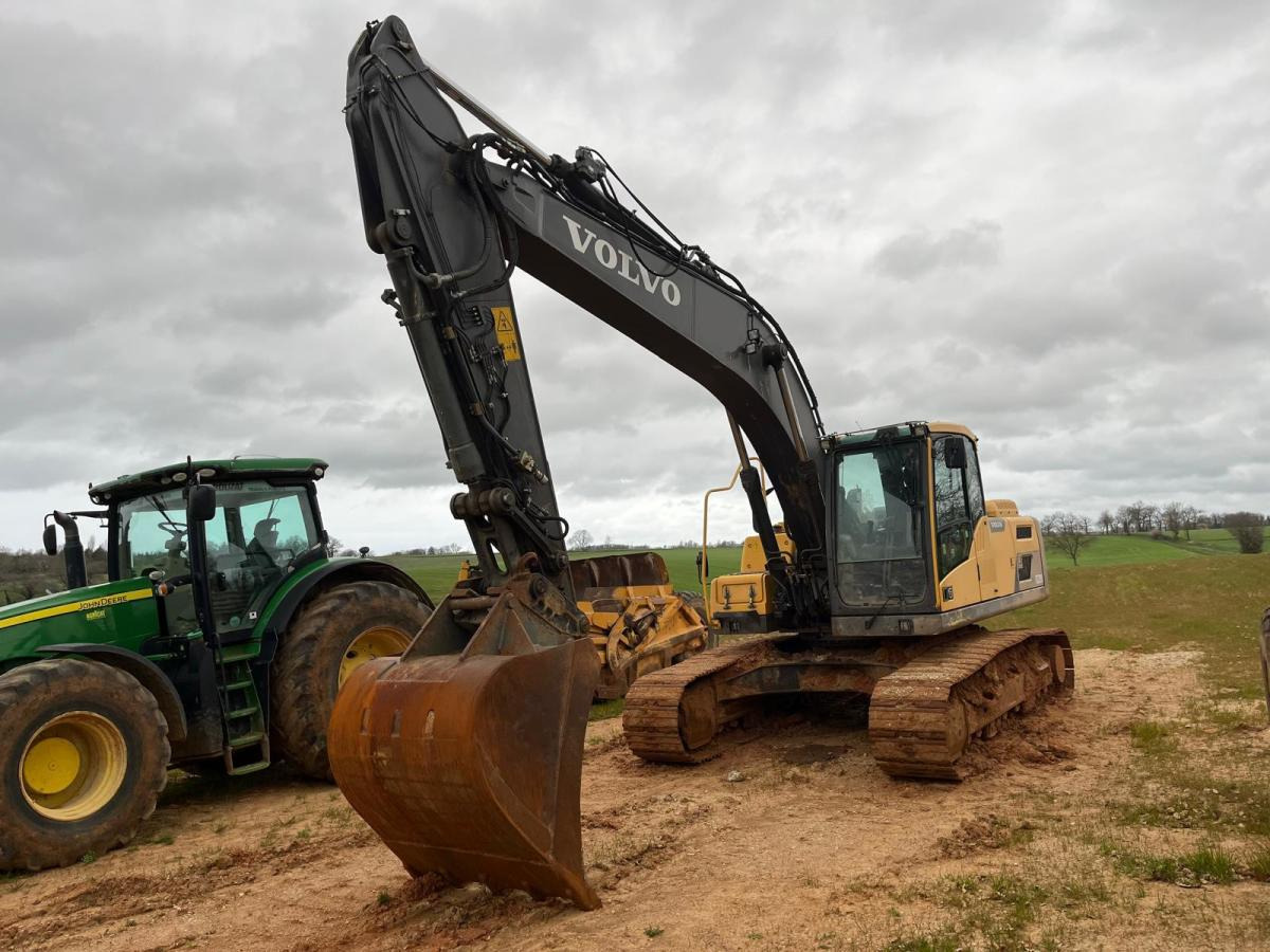 Volvo EC220DL - 履带式挖掘机:图2 Volvo EC220DL - 履带式挖掘机:图2