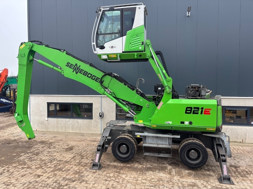 Sennebogen 821 E - 垃圾/ 工业叉装车:图2 Sennebogen 821 E - 垃圾/ 工业叉装车:图2
