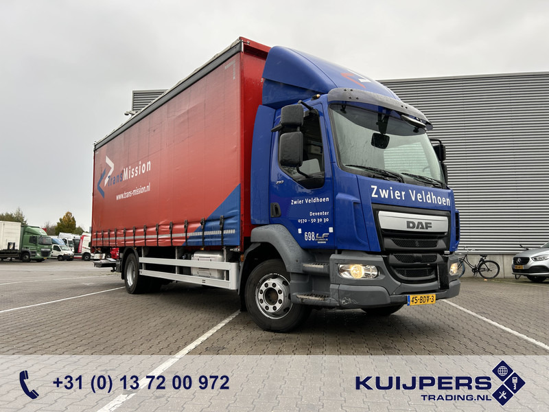DAF LF 210 FA / 12 Ton / 471 dkm / Curtainside / Loadlift / APK TUV 06-26 - 侧帘卡车:图1 DAF LF 210 FA / 12 Ton / 471 dkm / Curtainside / Loadlift / APK TUV 06-26 - 侧帘卡车:图1