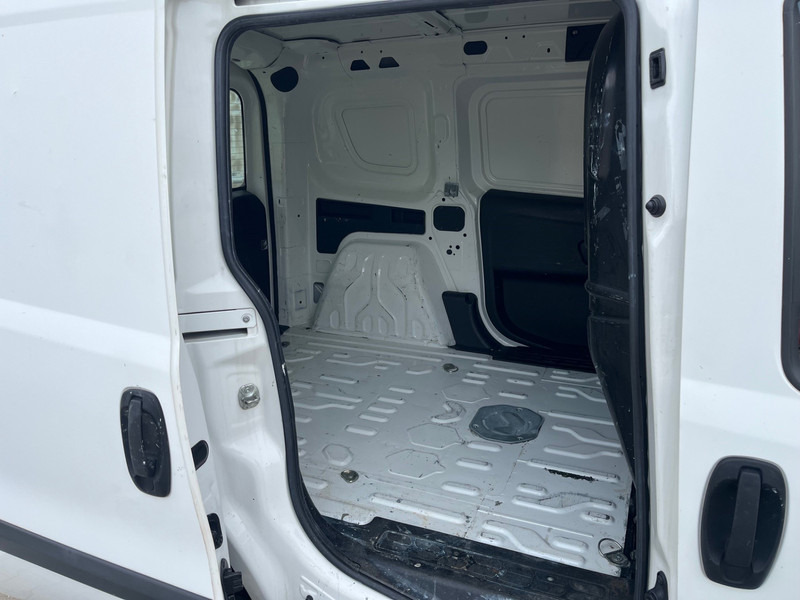 Fiat Dobló Cargo 1.3 MultiJet / NL Van - 紧凑型面包车:图3 Fiat Dobló Cargo 1.3 MultiJet / NL Van - 紧凑型面包车:图3