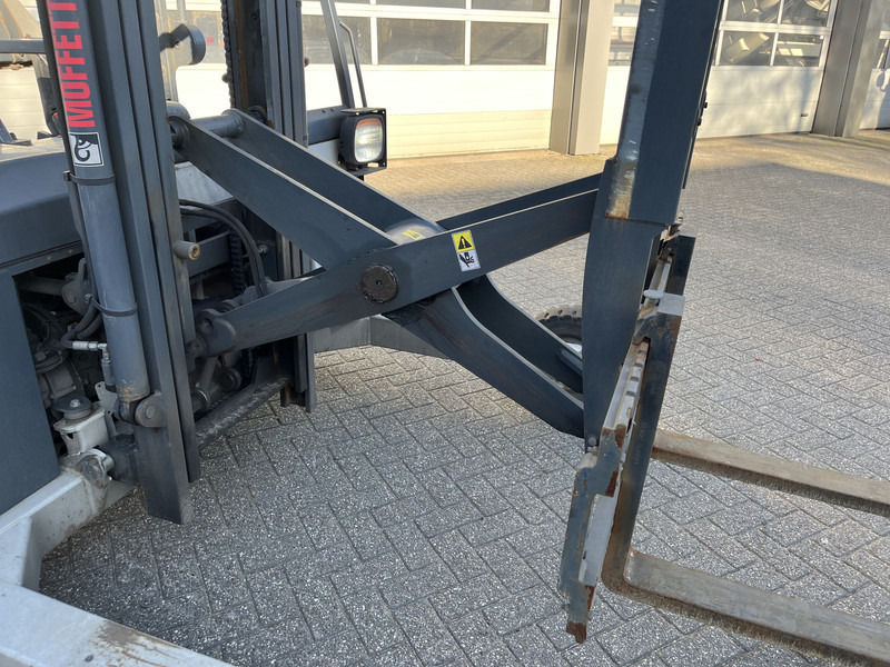 Moffett M4 20.1 / 547 Hours / 2020 / Schaarlift / Kooiaap / Meeneem heftruck - 柴油叉车:图3 Moffett M4 20.1 / 547 Hours / 2020 / Schaarlift / Kooiaap / Meeneem heftruck - 柴油叉车:图3