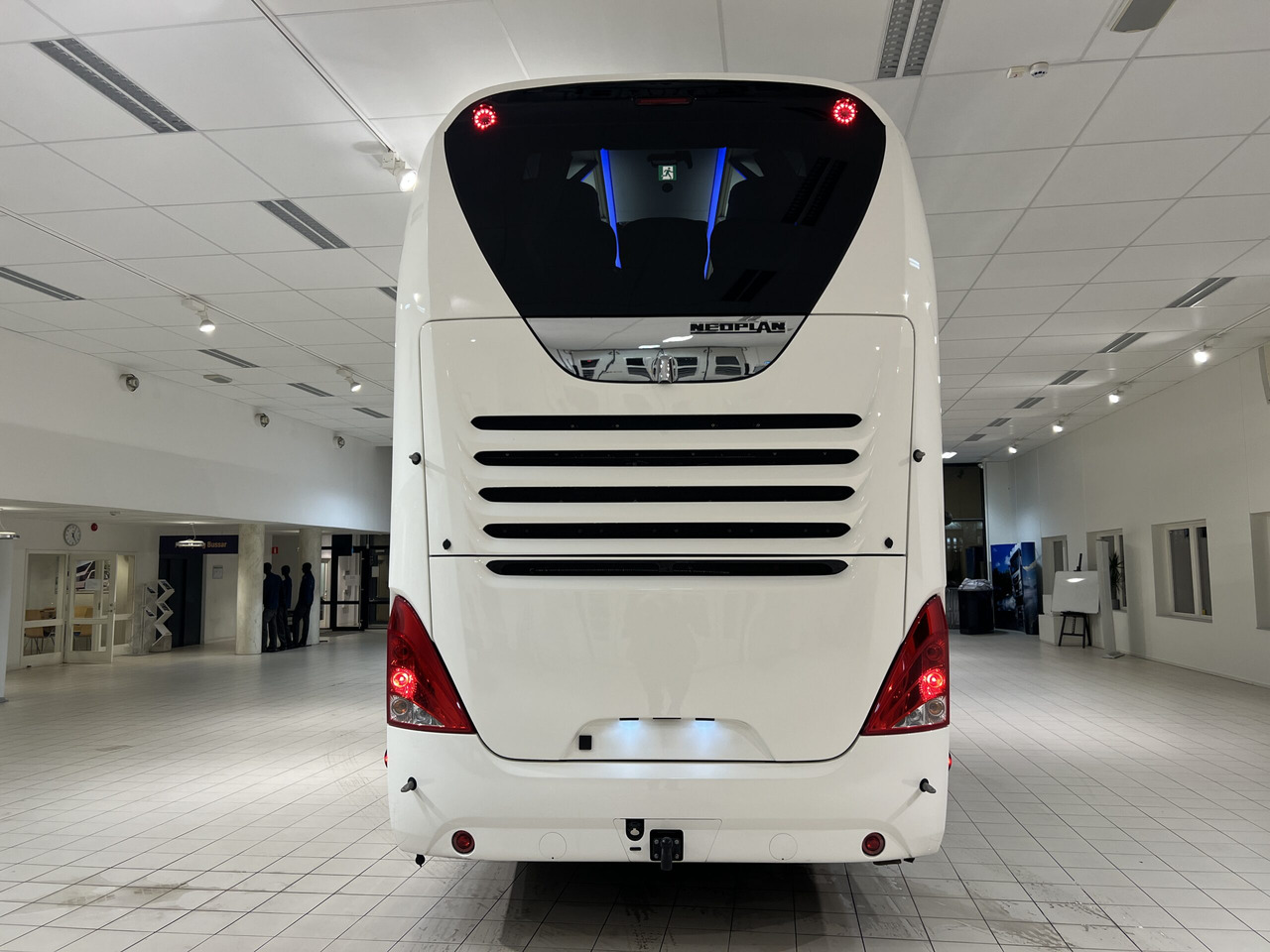 NEOPLAN SKYLINER P06 Euro 6E V.I.P / Exclusive Class (Dark Edition) - 长途客车:图5 NEOPLAN SKYLINER P06 Euro 6E V.I.P / Exclusive Class (Dark Edition) - 长途客车:图5