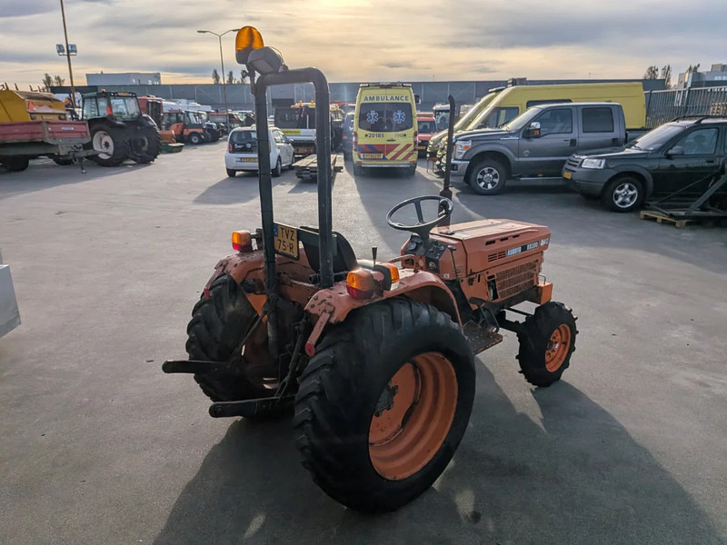 Kubota B8200 D8200 - 拖拉机:图5 Kubota B8200 D8200 - 拖拉机:图5